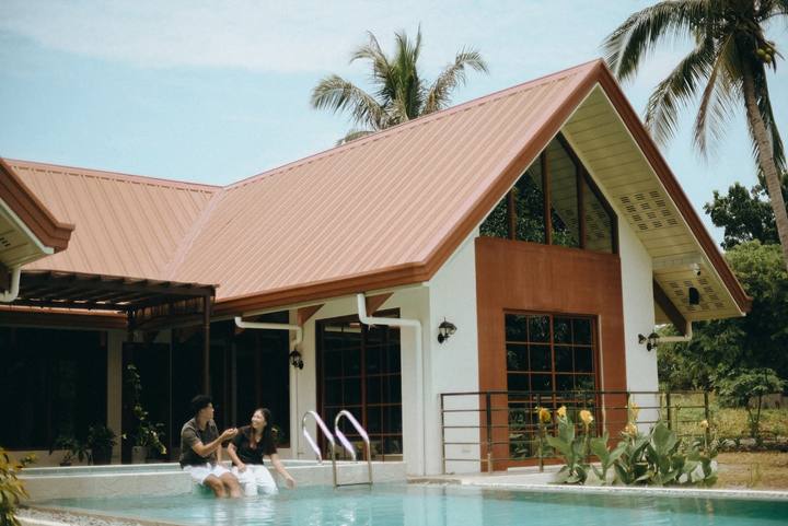 King's Manor — pool & garden: pool facade