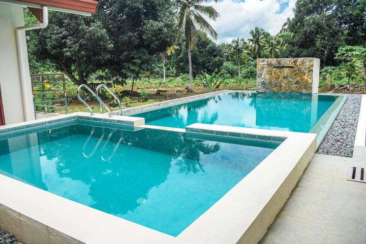 King's Manor — pool & garden: pool water feature